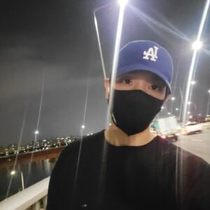 Kim Kyung-nam Instagram - 적당히 더운 8월의 끝자락.