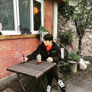 Kim Kyung-nam Instagram - 세트 셀카존.

오늘 만나요!
#오케이광자매👌