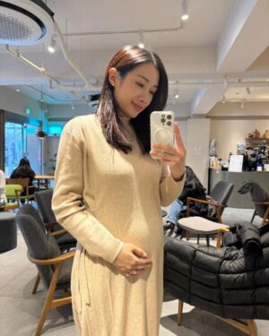 Kim Min-jung Instagram - .
벌써 배가...!!!!
둘째는 왤케 배가 빨리 나와요?!!😲
이제 감출 수 없는 콩콩이의 존재감ㅋ
.
#임밍아웃#벌어진복직근#복직근이개
일단 걱정말고 출산 잘 하고 회복하자!🔥
이제#애둘맘 아 강아지도 있네🤣ㅋㅋㅋ