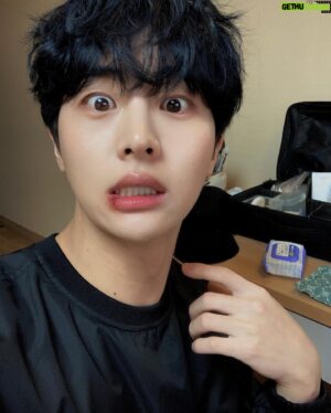 Kim Moo-joon Instagram - 이유모를 쌍꺼풀 생긴 날🐶

#너에게가는속도493km #육정환
