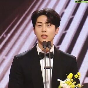 Kim Moo-joon Instagram - 2023 MBC연기대상 신인상을 받았습니다
너무 감사드립니다 또 감사하고 감사합니다🙏🏻

#mbc연기대상 #신인상 #연인 #소현세자