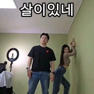 Kim Ryang -ha Instagram - 【 #량하효과 】 
마~~ 쏴라있넹!

#의남매 #찐친남매 #내동생