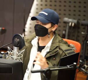 Kim Ryang -ha Instagram - 【 #량하효과 】 
폰 보다가 지난사진 발견했는데 #라디오 게스트 나가서 찍힌거~~ 난 이 사진이 이상하게 잘나온듯 맘에들어ㅎㅎ
역시 다~가려야 하나봐 난 ㅡ.ㅡv