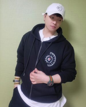 Kim Ryang -ha Instagram - 【 #량하효과 】 
살 빨리 빼야지 지금 더 쪘어..후..

#REVAMP #리뱀프