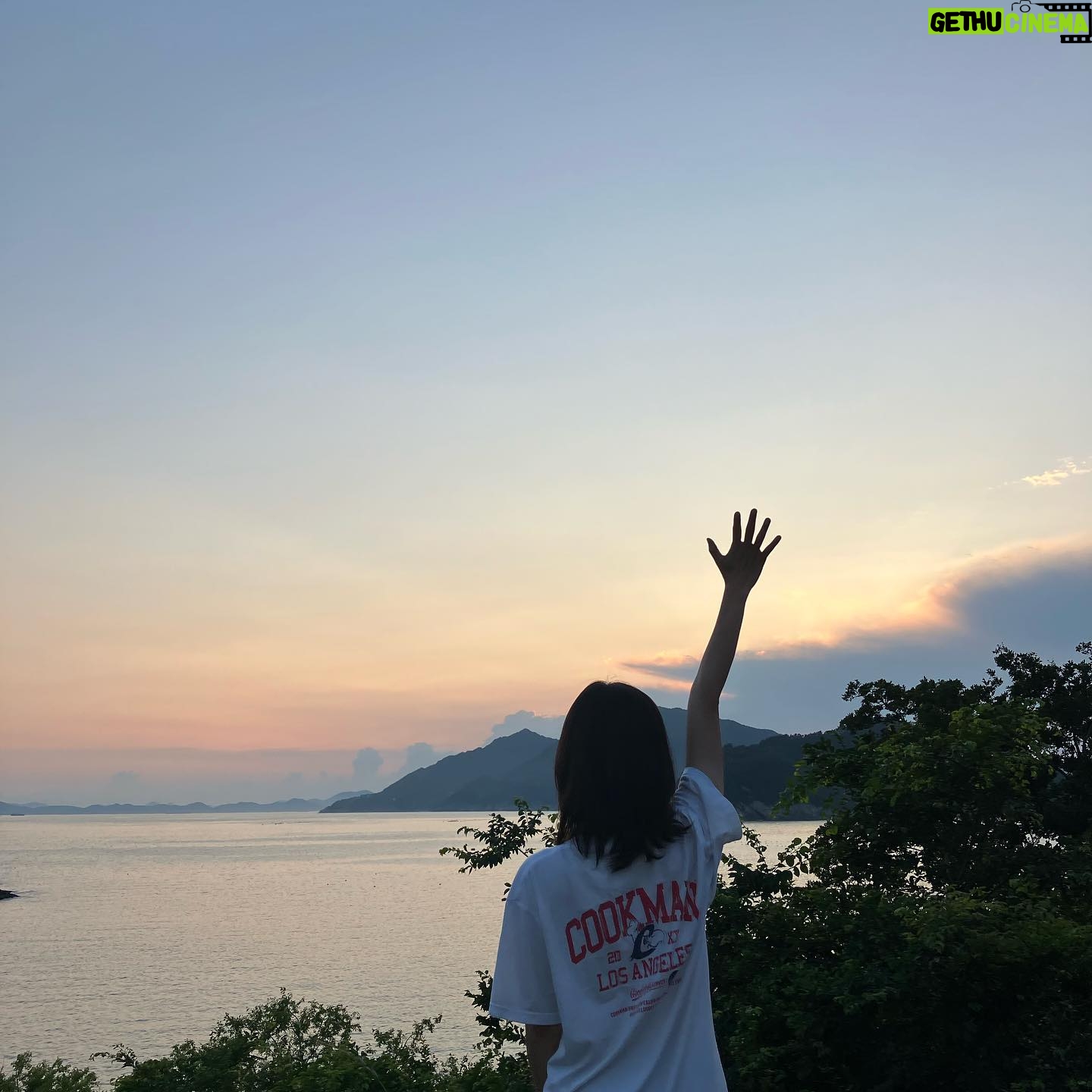 Kim Sae-byuk - 3.1K Likes - 남은 6월도 무사히 즐겁게 🌲