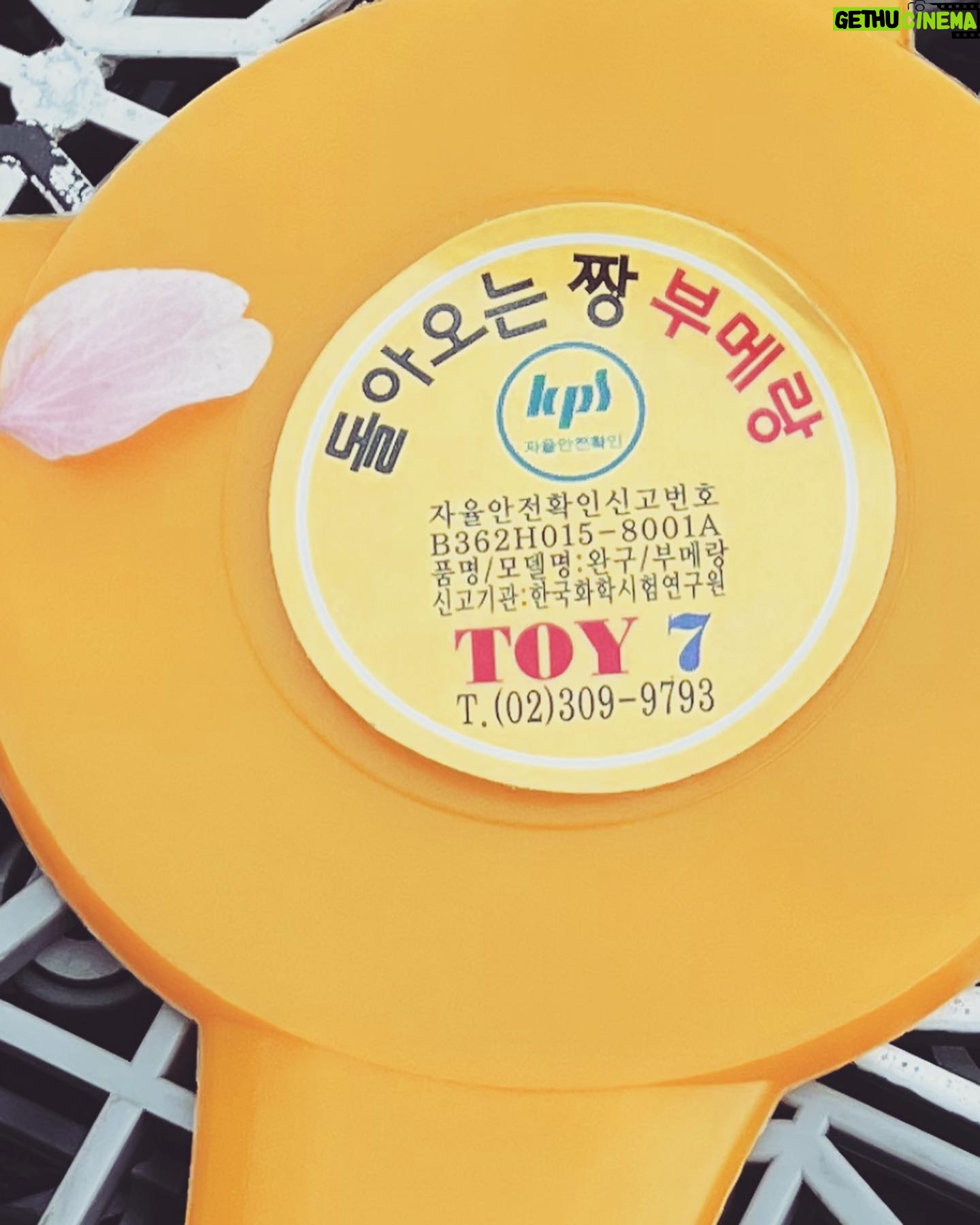 Kim Sae-byuk - 1.3K Likes - 돌아온다면서요 …
주말 그리고 봄 잘 보내요 🌱