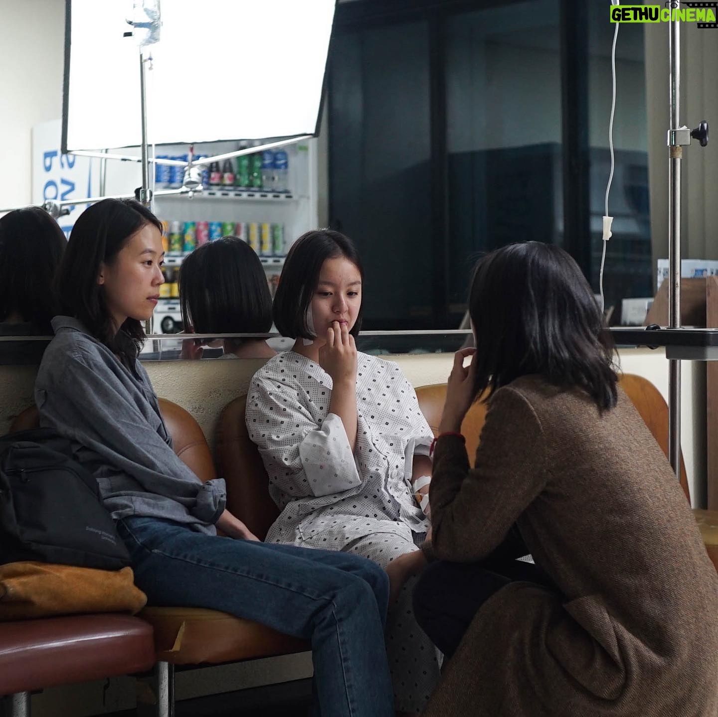 Kim Sae-byuk - 5.3K Likes - 영화 벌새가 개봉했어요🕊
가까운 영화관에 없을 수도 있어요 시간대가 좋지 않을 수도 있어요
하지만 기꺼이 찾아와 주신다면 다음주엔 가까운 영화관에 나타날지도🤔
이번 주 극장에서 만나요!