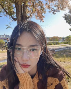 Kim Sae-yeon Instagram - 🌳🩵