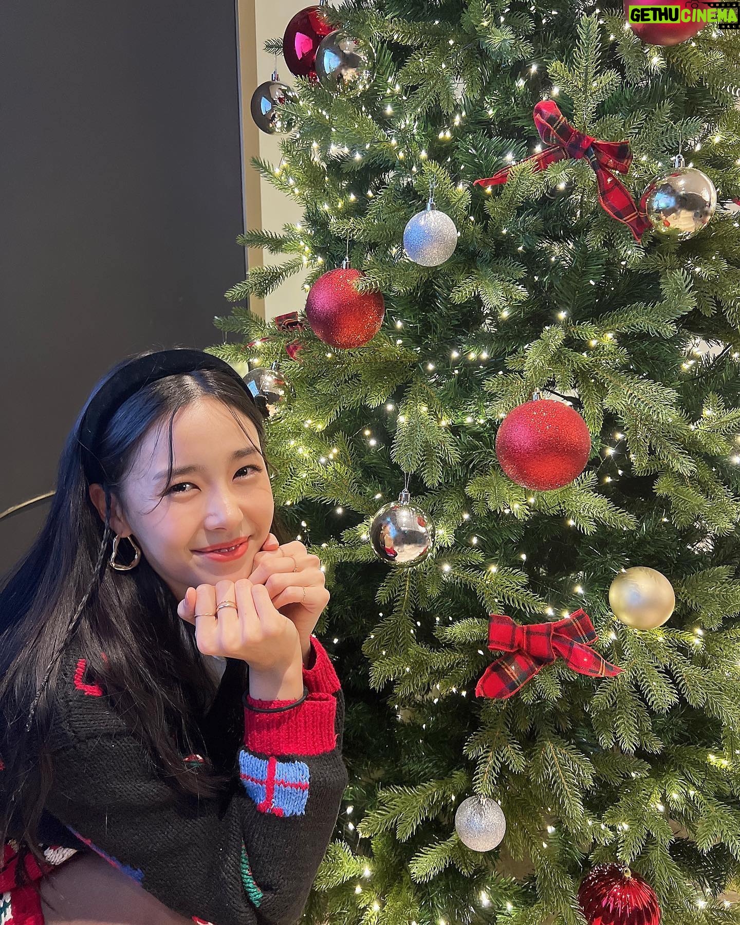 Kim Sae-yeon - 1.6K Likes - Merry Christmas♥️