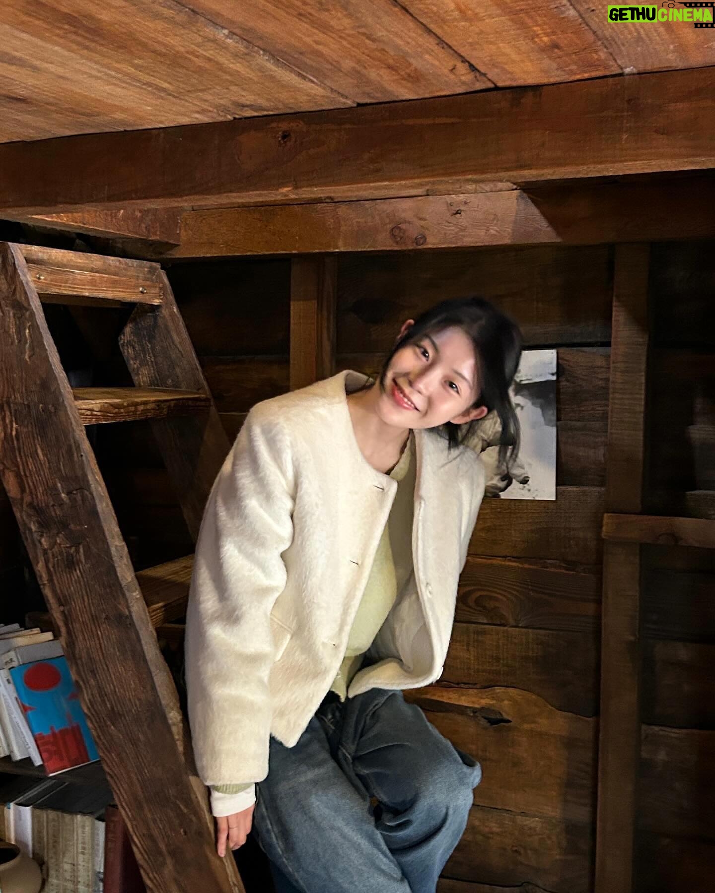 Kim Seo An - 1.4K Likes - 가볍게 보세요!