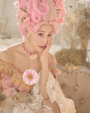 Kim So-hyang Instagram - 마리앙투아네트 100회 @emk_musical 
Emk 엔터 페어데이 @official.emkent 
영기오빠 26주년 축하해요 @poimin73 
내 새꾸 #유소리 @sor_e26 

사랑하는 마리앙 식구들⭐️🌸 
정말 정말 사랑합니다. 

이제 9번 남았다. 
#향마리 #굿바이  #실감안난다