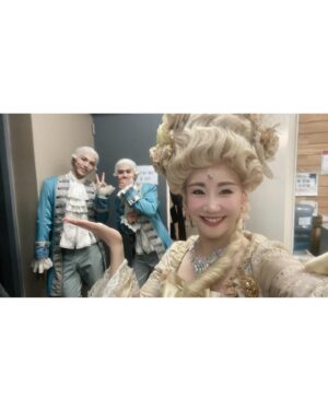 Kim So-hyang Instagram - 마리앙투아네트 100회 @emk_musical 
Emk 엔터 페어데이 @official.emkent 
영기오빠 26주년 축하해요 @poimin73 
내 새꾸 #유소리 @sor_e26 

사랑하는 마리앙 식구들⭐️🌸 
정말 정말 사랑합니다. 

이제 9번 남았다. 
#향마리 #굿바이  #실감안난다