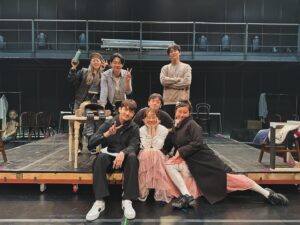 Kim So-hyang Instagram - 샤갈의 그림들 같은 #벤자민버튼 

첫 런쓰루 🌞🌛🌙⭐️🌈 
#심창민#김소향#하은섬#민재완#강은일#이승현#신채림