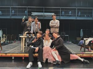 Kim So-hyang Instagram - 샤갈의 그림들 같은 #벤자민버튼 

첫 런쓰루 🌞🌛🌙⭐️🌈 
#심창민#김소향#하은섬#민재완#강은일#이승현#신채림