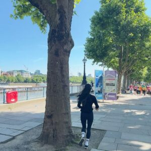 Kim So-hyang Instagram - 런던 Day-2 
잠을 잘 못자서 혹독하게 피곤하게 하는 중. 

운이 좋아 날씨가 좋아 

By 옥. 눙. 완초 🫶 고마왕 강아쥐 @o._.julia 

#마리퀴리#mariecurie #inlondon #london #🇬🇧