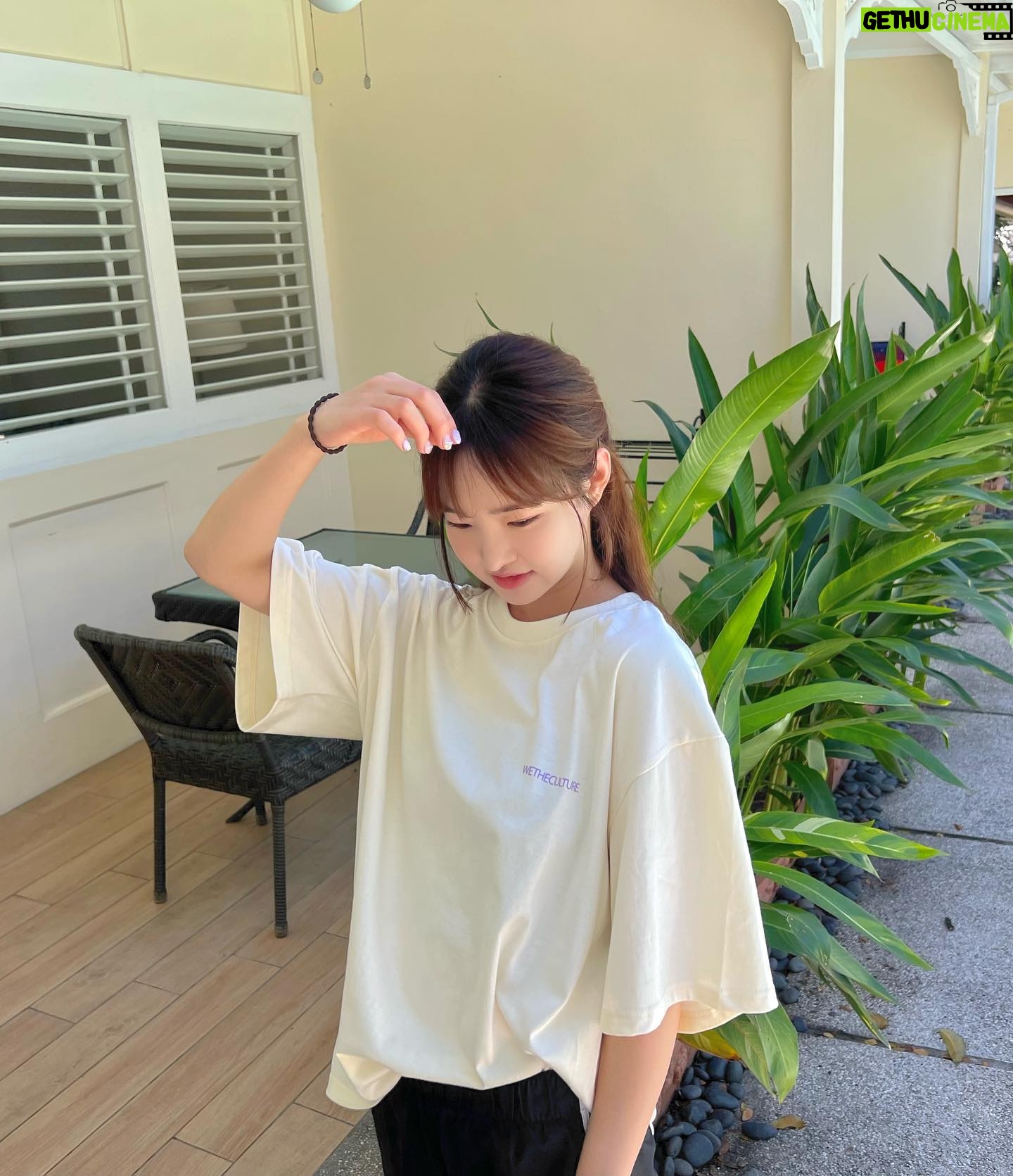Kim Sol-bi - 563 Likes - 빨리 따듯해져라🌼
.
.
.
#위더컬쳐 #봄옷코디 #ootd