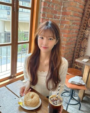 Kim Sol-bi Instagram - 맛있었거등요🥯🥨