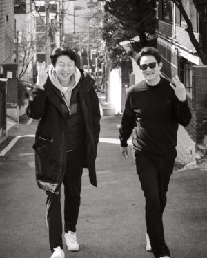Kim Soo-ro Instagram - 수로×성진.  우정  30주년  기념공연!!!!!!!!!!!!!

2024.3.10~3.24
현대카드  언더스테이지.

연극. 위선자 탁선생  연출.임도완