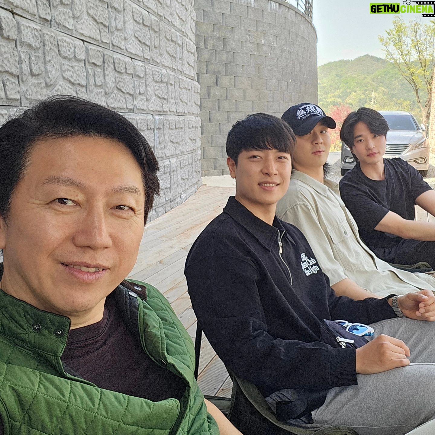 Kim Soo-ro - 1.4K Likes - 저의 아지트로 놀러오세요!!!!!ㅎㅎㅎ
너무도 친절한 사장님부부와 따님 덕분에 큰 힐링하고.......
새로운 아지트도 생기고.......
캠린이 수로수로마수로.......♡
#너의아지트가되어줄께