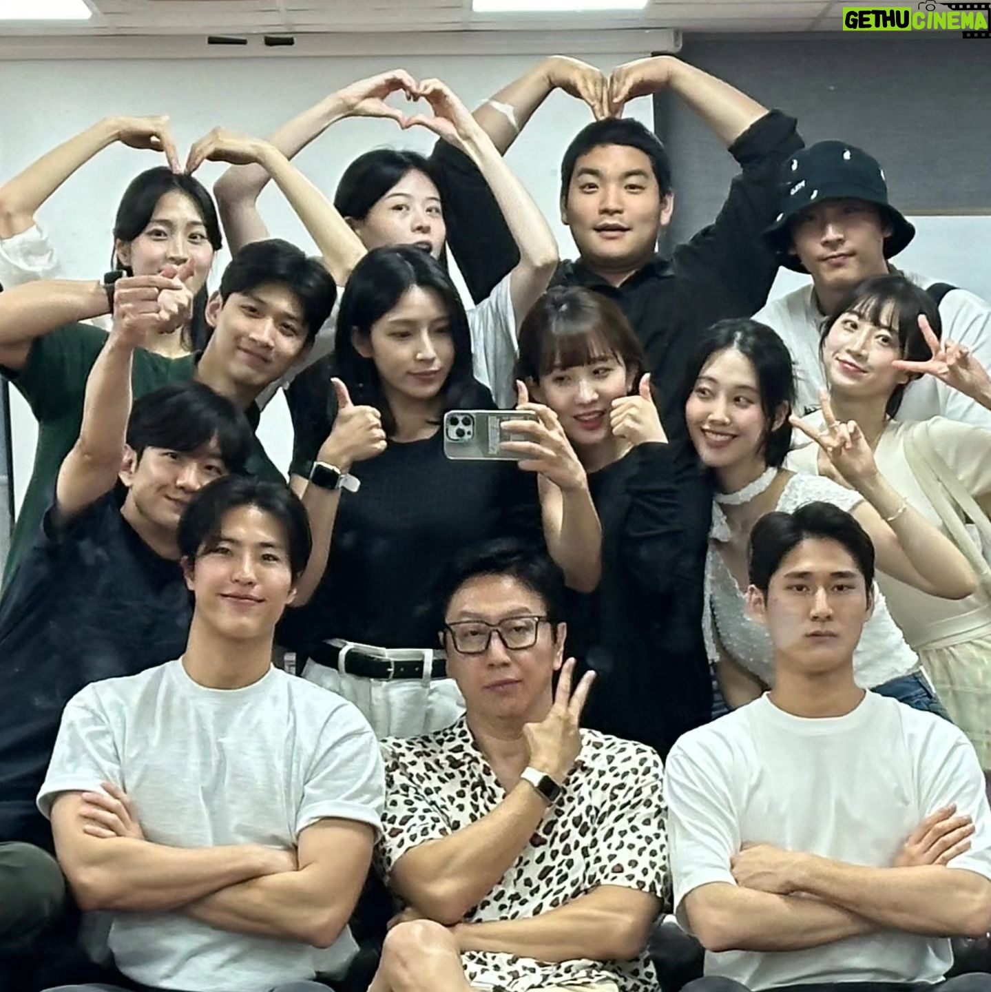 Kim Soo-ro - 1.2K Likes - 10년동안.......걸어온길....동국대 연극과 (오디션 테크닉)
올한해도.....이렇게 멋진 친구들과 한학기!!!!!!!!!!! 잘마무의리!!!!!!!
다들 꿈 꼭 이루길........♡ 이번학기도 최고였음.
