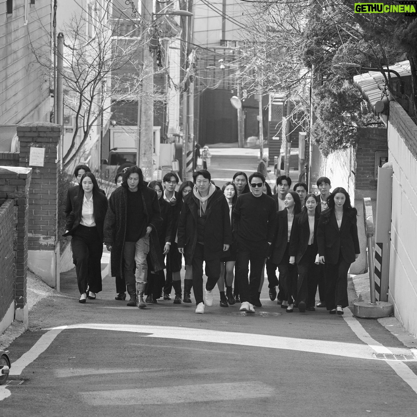 Kim Soo-ro - 1K Likes - 우리가 해낼거야. 좋은작품 보여줄꺼야. 라는 정신으로....
오늘보니 무대도 맘에들고 간만에 객석단차에도 힘을주고.
91분의 VIP 관객만 모시는듯한 극장분위기!!!!!
몰리에르 타르튀프. (위선자 탁선생)
언더스테이지 가 참 좋아요.
현대카드 언더스테이지 에서 다양한 연극과 뮤지컬들을 보여드리고 싶습니다.
위선자 탁선생. 요번주 일욜부터 시작!!!!
#두나무 #대교 #동문건설 #카카오뱅크 #게임인재단 #아떼오드 #이엠케이
#나인스토리 #유재석 #최두언 #김대수 #송요한 #유우재 #(주)대전것들 #럭키인디아 #박중훈 #송한샘 #성종완 #김지호 #허재영 #티메이커 #컴투스 #캐리어
#깐부치킨 #정훈탁 #강제규 #덮케작품을좋아하시는관객분들
