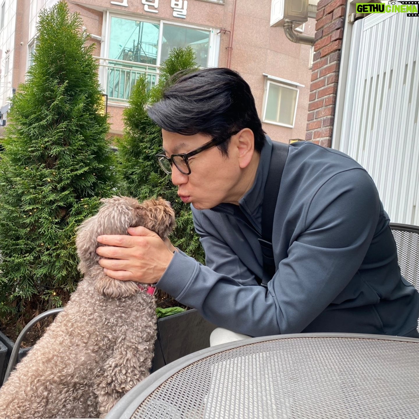 Kim Soo-ro - 1K Likes - 요즘은 조조랑 걷는게 최고넹........♡