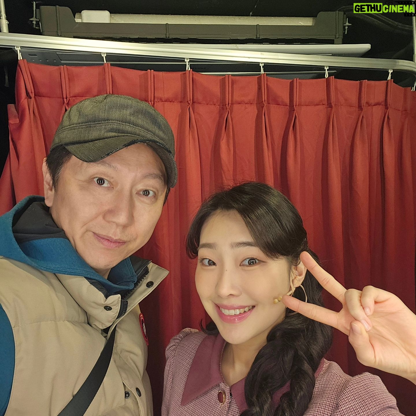 Kim Soo-ro - 819 Likes - 뮤지컬 너를위한글자 가 어제 총막공을 끝냈습니다.
와주신 모든관객분들께 깊은감사의 말씀 올립니다.
특히 이봄소리배우와 다시만나 큰감동이였습니다.
더 좋은모습으로 찾아뵙겠습니다.
#연극아트5월12일까지