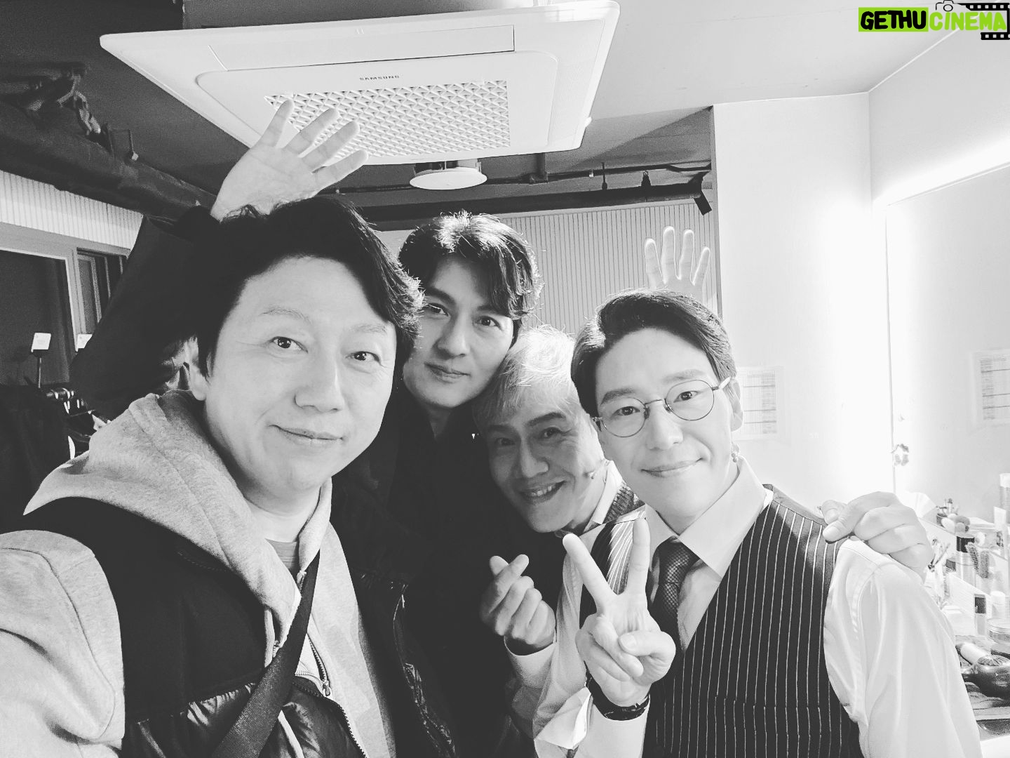 Kim Soo-ro - 1.1K Likes - 오늘 아트. 최고였음!!!!!!!!!!!!!!♡
#연극_아트