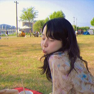 Kim Soy Instagram - 한 이름을 흥얼거리다 보면 다 지나가는 이 새벽
당신의 이름을 길게 발음하면 세상의 모든 음악이 된다 
​
- 이현호, 음악은 당신을 듣다가 우는 일이 잦았다

 
bits and pieces of June
📸 with canon IXUS 55