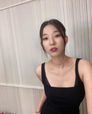 Kim Sun-a Instagram - @zzzjiyoung @zzong_2v 🖤