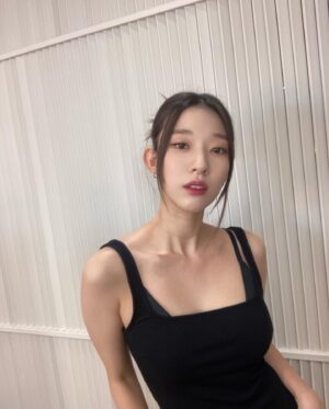 Kim Sun-a Instagram - @zzzjiyoung @zzong_2v 🖤