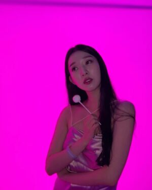Kim Sun-a Instagram - @simihazebeauty 🩵@feelssoyoung 🩷
M up @zzzjiyoung 💜