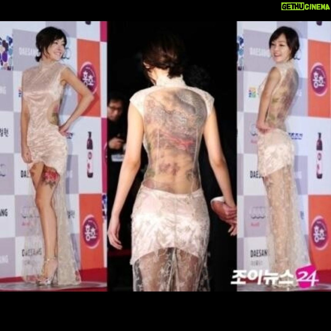Kim Sun-young - 1.7K Likes - #2024 #청룡의해
개인적으로 너무 힘들었던 23년을 날려보내고
새해엔 청룡처럼 날아오르리라~!!🐉
#새해복많이받으세요
#happynewyear
사진은 2013년 #청룡영화제
#레드카펫 #redcarpet #redcarpetfashion
#배우 #actress
새해엔 몸도 마음도 아프지말고
모두 건강하세요~♡