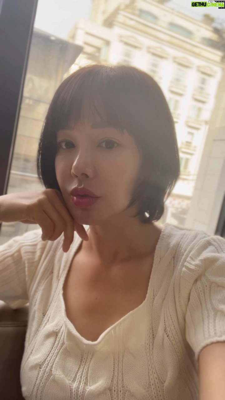 Kim Sun-young - 788 Likes - 외출
오랜만에 압구정 나들이
머리도 안감고 세수만하고 나와서
물흐리고 가기
#단발머리 #shorthair