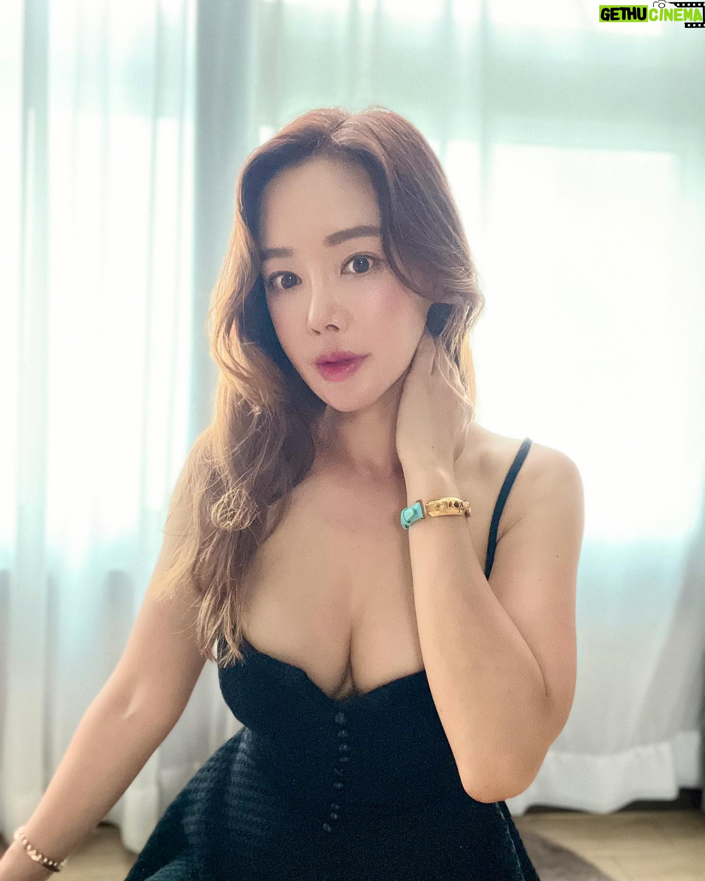 Kim Sun-young - 2K Likes - #ootd
@debassqq_management
너무 예쁘고 고급진
#티파니컬러 의 #드바스크팔찌
#드바스크 #debassqq
남성분들 팔찌도 예뻐요
남친생기면 커플팔찌하고픔
#fashion #fashionista
#accessories #bracelet