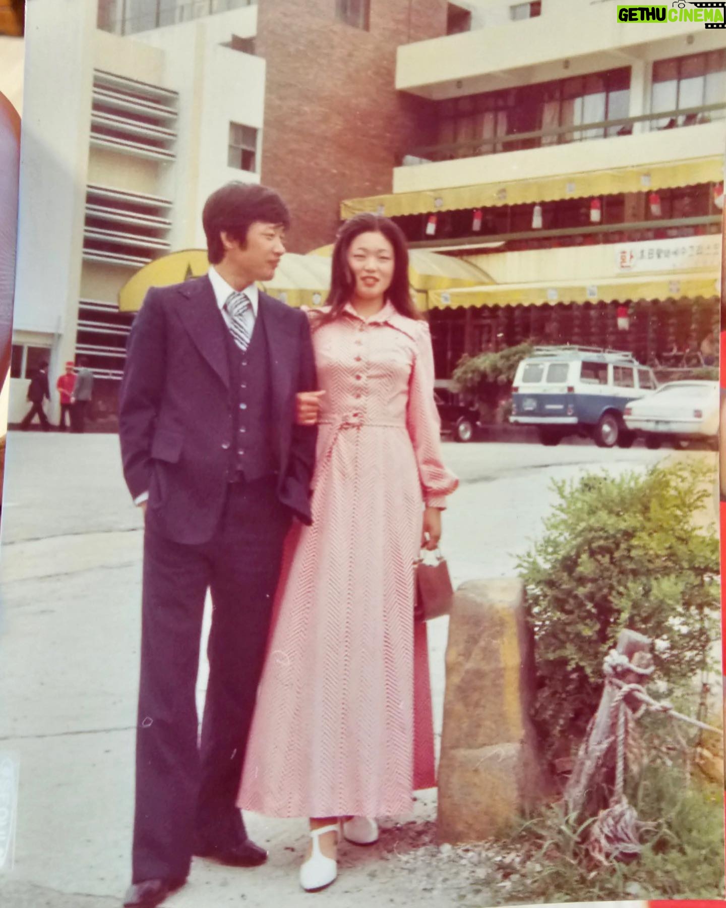 Kim Sun-young - 1.2K Likes - #어버이날
#엄마 #아빠 #사랑해요
엄마옷 입고
나도 아빠같은 남편 만나고 싶은데…
#parents #mother #mom
#father #dad