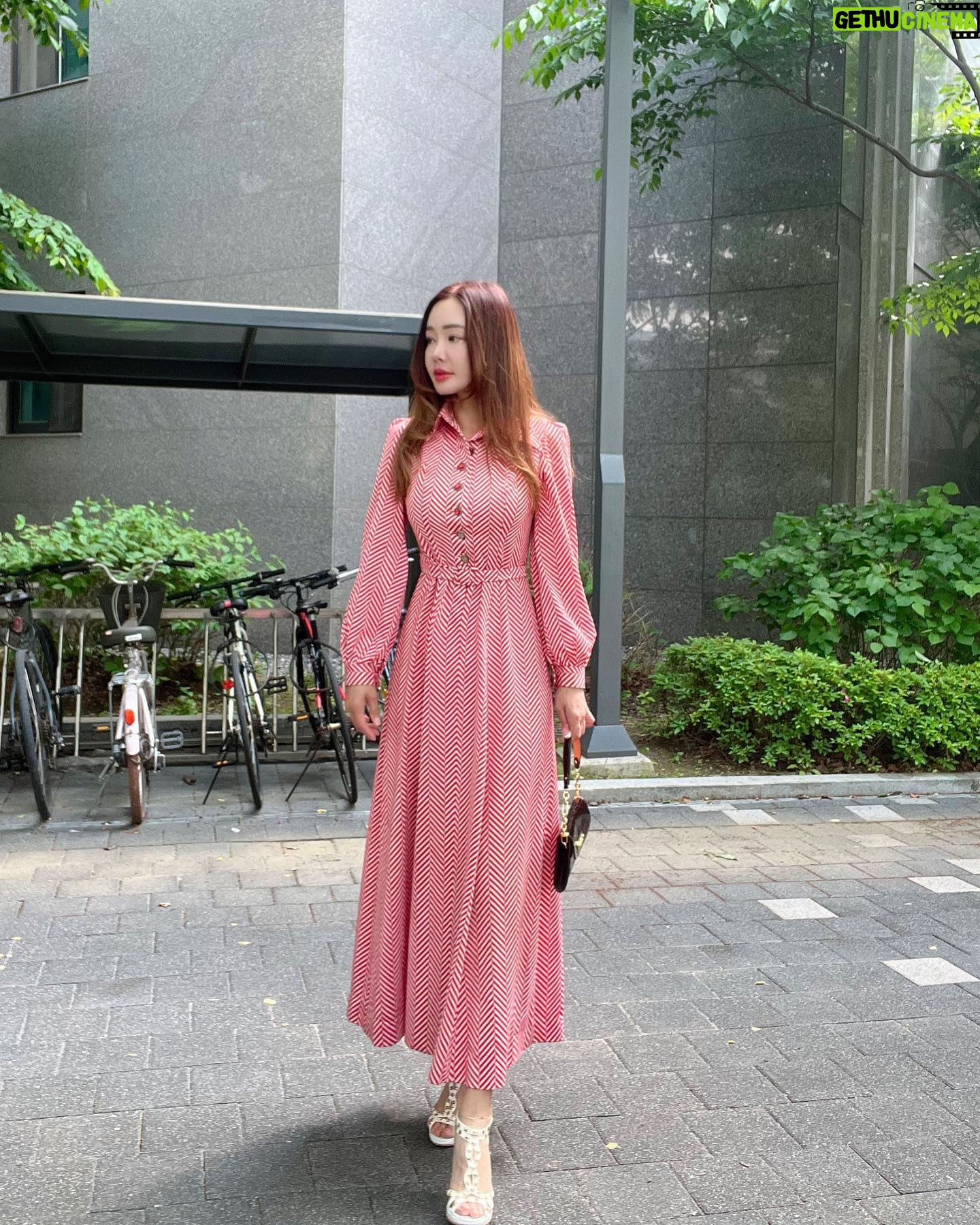 Kim Sun-young - 1.2K Likes - #어버이날
#엄마 #아빠 #사랑해요
엄마옷 입고
나도 아빠같은 남편 만나고 싶은데…
#parents #mother #mom
#father #dad