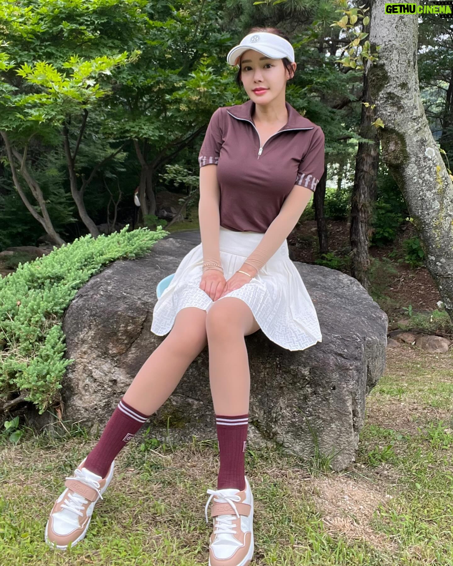 Kim Sun-young - 1K Likes - #협찬
머리부터 발끝까지 #헤지스골프
@hazzysgolf.official
고급스러운 컬러
우아한 디자인
#헤지스타#헤지스골프
#hazzysgolf #hazzystar
#골프패션 #골프웨어
#필드룩 #라운딩룩
#예쁜골프웨어
#golffashion #golfwear
#골프보스턴백 #골프화