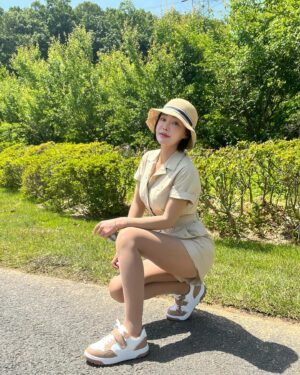 Kim Sun-young Instagram - #협찬
어디서나 시선집중
#골프옷 예쁘다고 얘기 많이 들은 날
#헤지스골프 
@hazzysgolf.official
저는 좀더 발랄해 보이려고 롤업해서 입었어요
#헤지스타#헤지스골프 
#hazzysgolf #hazzystar
#골프패션 #골프웨어
#필드룩 #라운딩룩
#예쁜골프웨어
#golffashion #golfwear