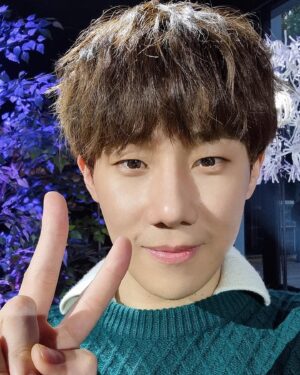 Kim Sung-kyu Instagram - 오늘 즐거웠습니다 내일 보아요☺️ 팀장님한테 레슨받고 허락 받고 올립니다 장족의 발전이라고 하셨..ㅋㅋㅋㅋㅋ