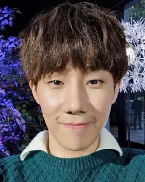 Kim Sung-kyu Instagram - 오늘 즐거웠습니다 내일 보아요☺️ 팀장님한테 레슨받고 허락 받고 올립니다 장족의 발전이라고 하셨..ㅋㅋㅋㅋㅋ