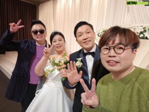 Kim Tae-Kyun Instagram - 빅바와 매니져 결혼식사회 및 축가 기능재부 아니고 재부기능 아니고 재기능부 아니고 재능기부 ㅎㅎ 
17번째 주인공들 축하해요 보란듯이 행복하게 살아버려요
쿠캬칵 쿠하핫 ㅋㅋㅋㅋㅋ 신난당 
재능기부는 계속된다리~~~~
.
.
.
.
#결혼식 #신랑 #신부 #행복한결혼식 
#컬투김태균 #빅바 #신인가수김동하
#슈퍼스타김태균 #전국민의유산균김태균 
#생각보다추억은힘이없었어