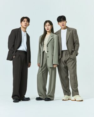 Kim Won-hun Instagram - 의상컨셉이 어떤 청인지 정확히 말해줬어야지
너네 카톡방 따로 있지?