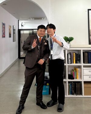 Kim Won-hun Instagram - 초롱이 형님한테 30만키로 탄 모닝
4000만원에 구매함 개이득