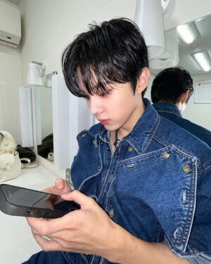 Kim Woo-seok Instagram - :)