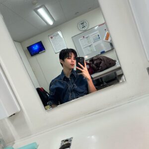 Kim Woo-seok Instagram - ❤️