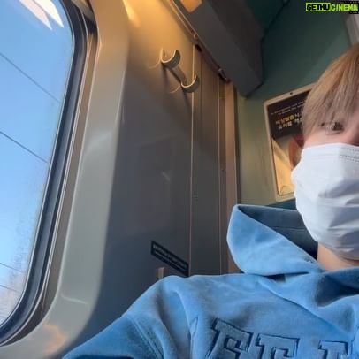 Kim Woo-seok - 44.4K Likes - 브이로그 찍으면 이런 느낌일까 (?)