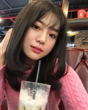 Kim Ye-ji Instagram - 💇🏻‍♀️