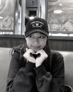 Kim Ye-ji Instagram - #230126 
가장 행복했던 생일🎂🥰