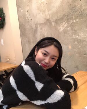 Kim Ye-ji Instagram - 🤍🖤
